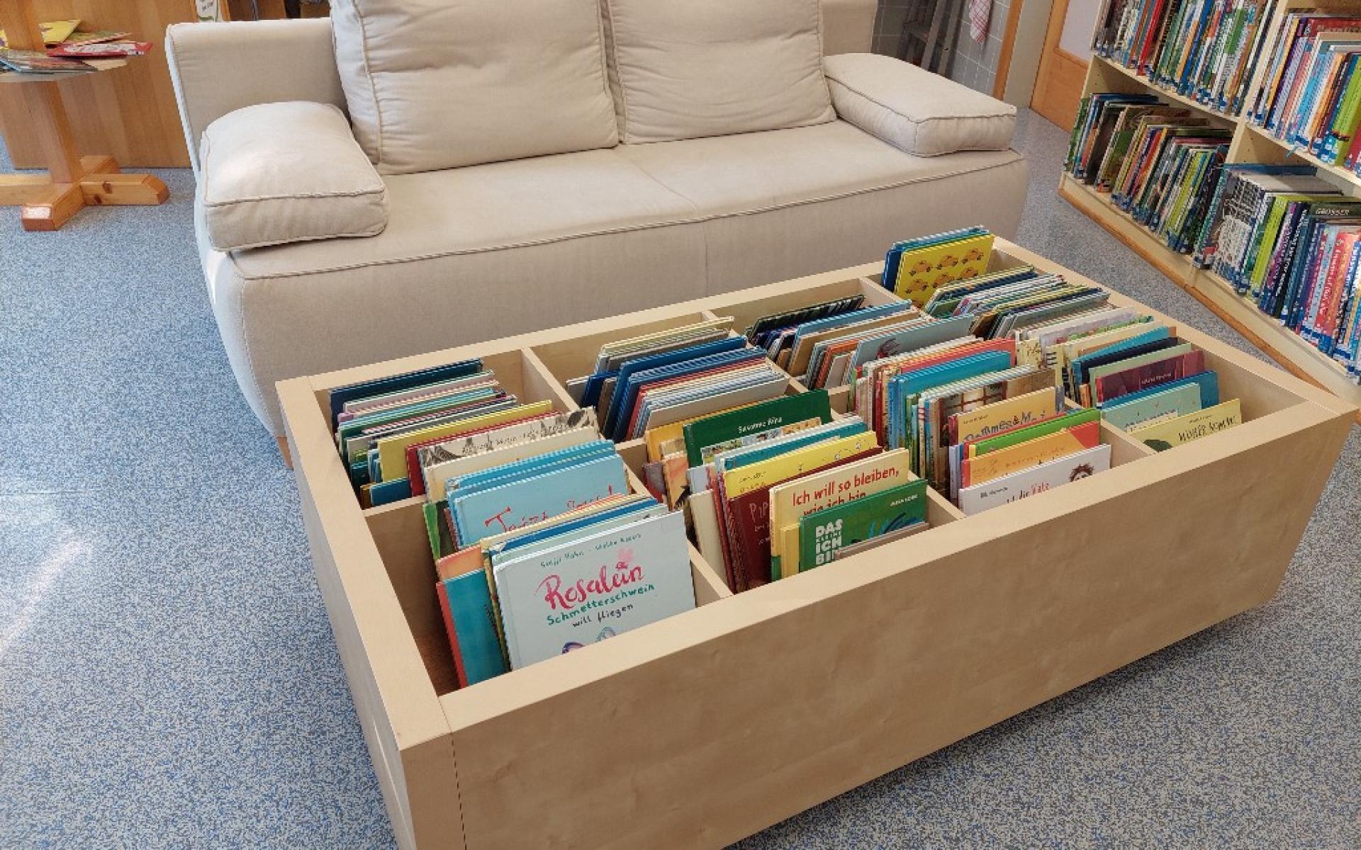 Innenansicht - Öffentliche Bücherei und Zentrale Schulbibliothek St. Anna am Aigen