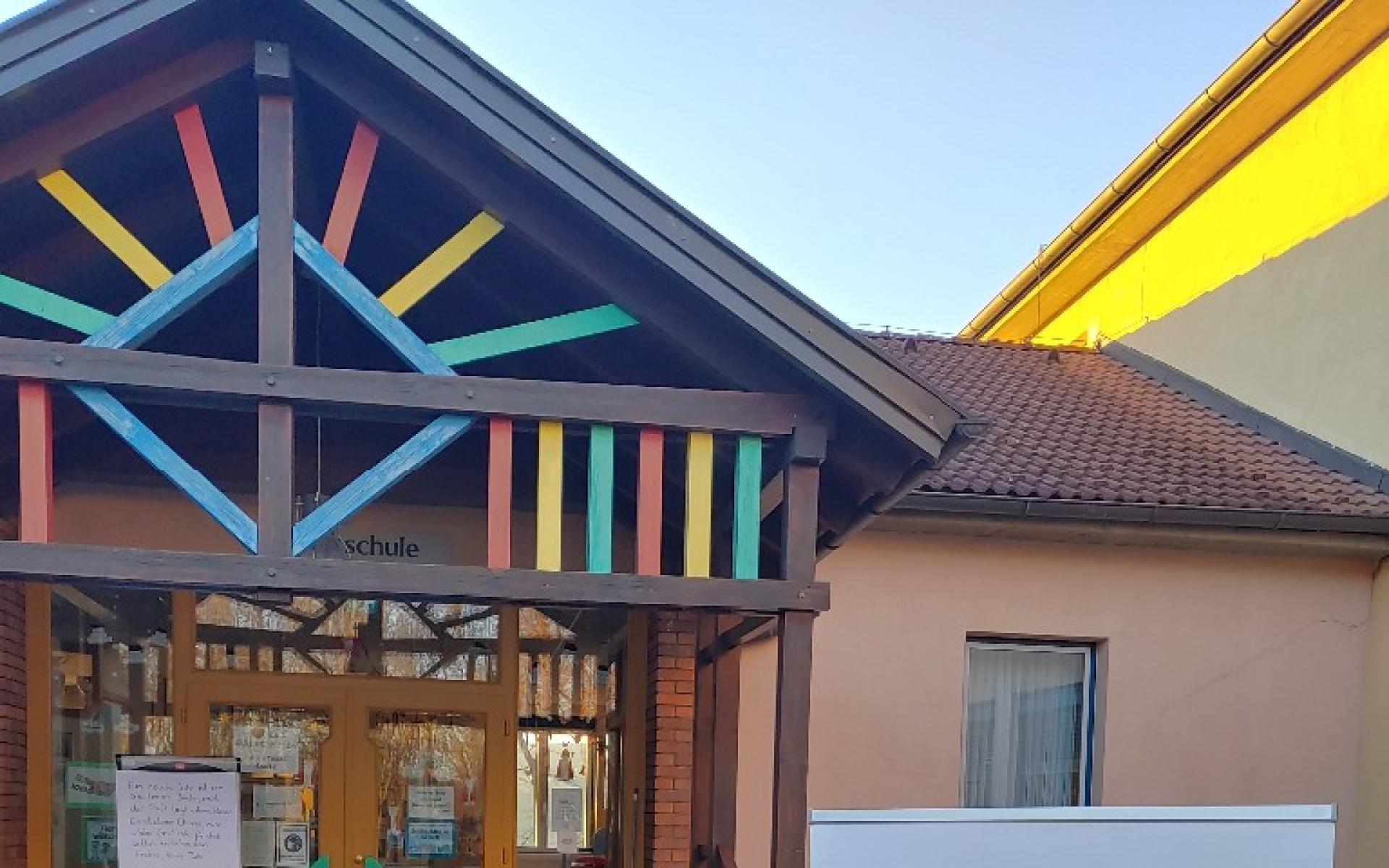Außenansicht - Öffentliche Bücherei und Zentrale Schulbibliothek St. Anna am Aigen